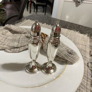 Oneida salt and pepper shakers
